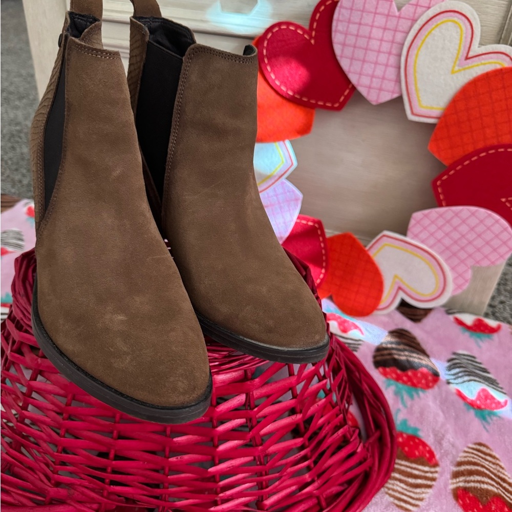 European Heels Brown Boots Size 39 — 8.5-9 worn one time.  Excellent condition.